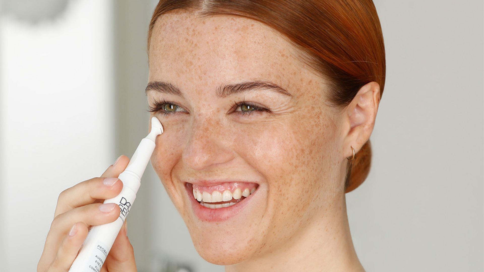 TOP 4 rastlinné látky v kozmetike, ktoré fungujú na opuchy a tmavé kruhy pod očami. 